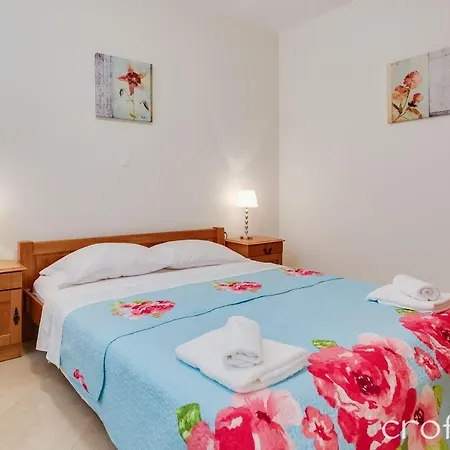 Niko Apartment *