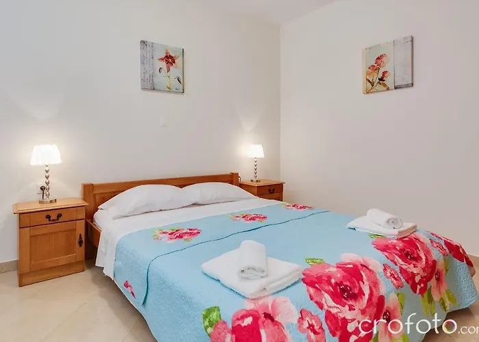 Niko Apartment *